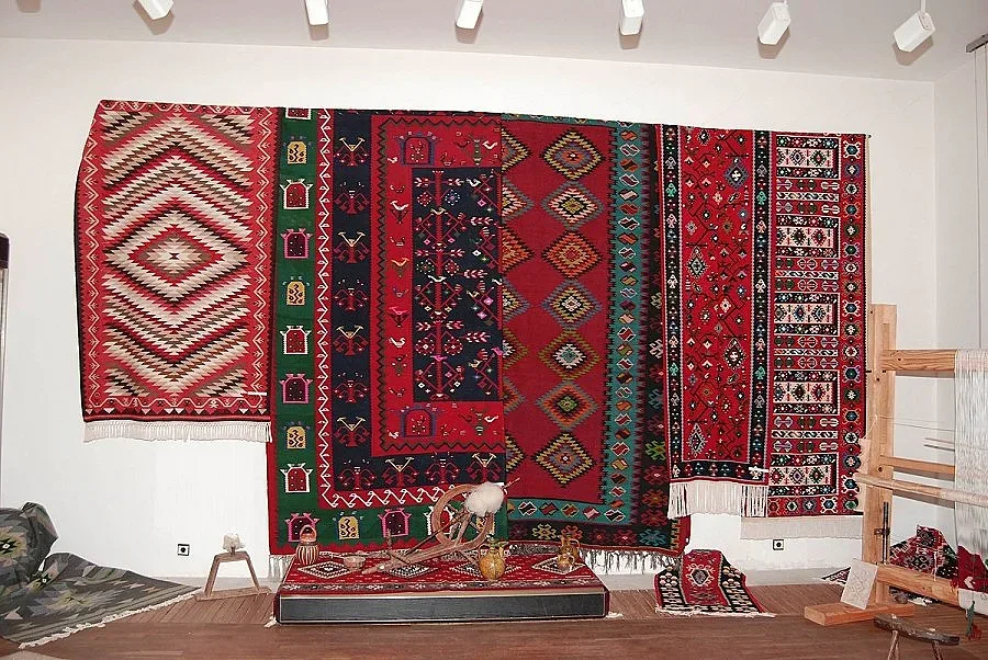 Чипровските килими в битка за №1 сред Чудесата