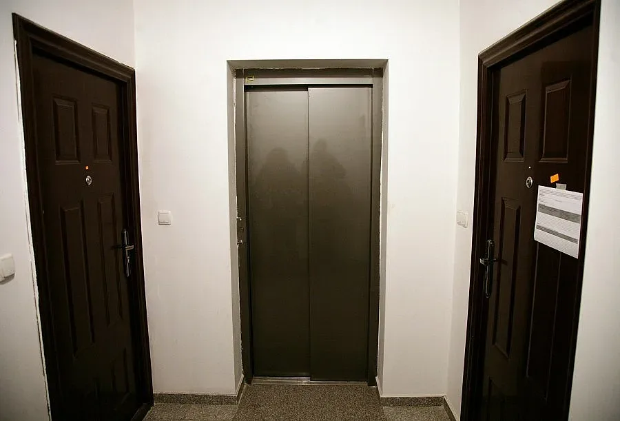 ЕС плаща наема на чиновници