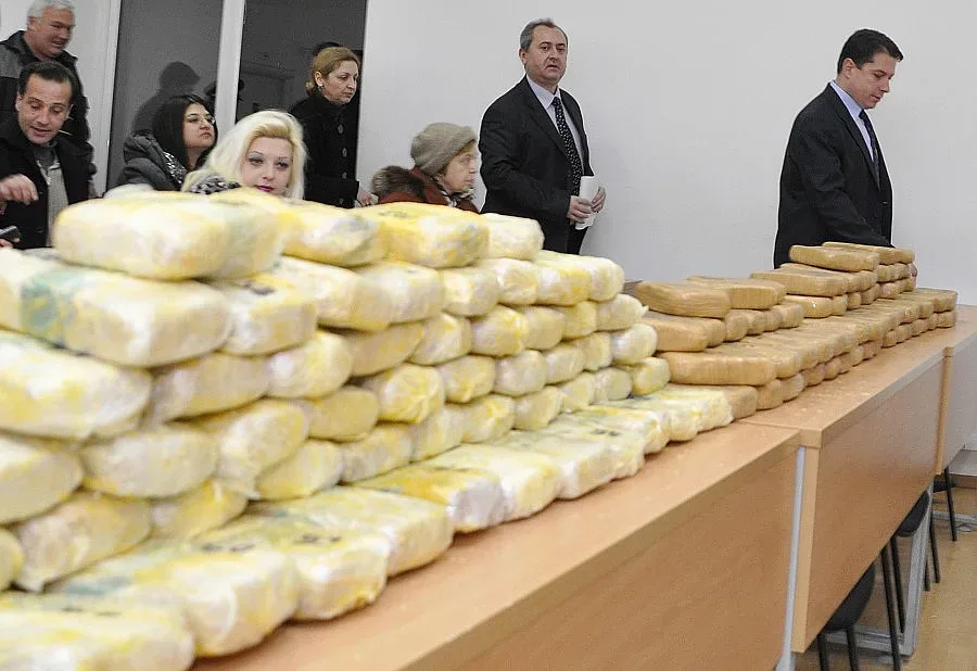 Дилър скри 8 кг хероин в ауспух
