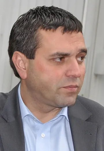 Бъдете коректив и занапред