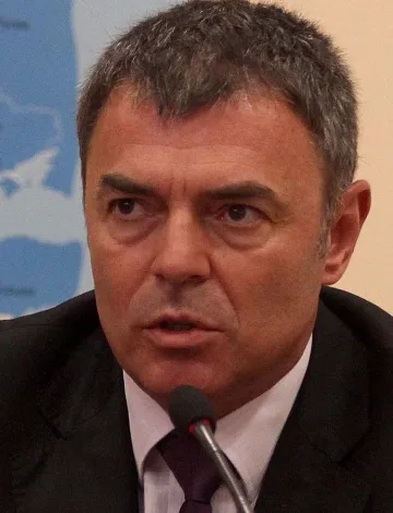  Гледайте напред