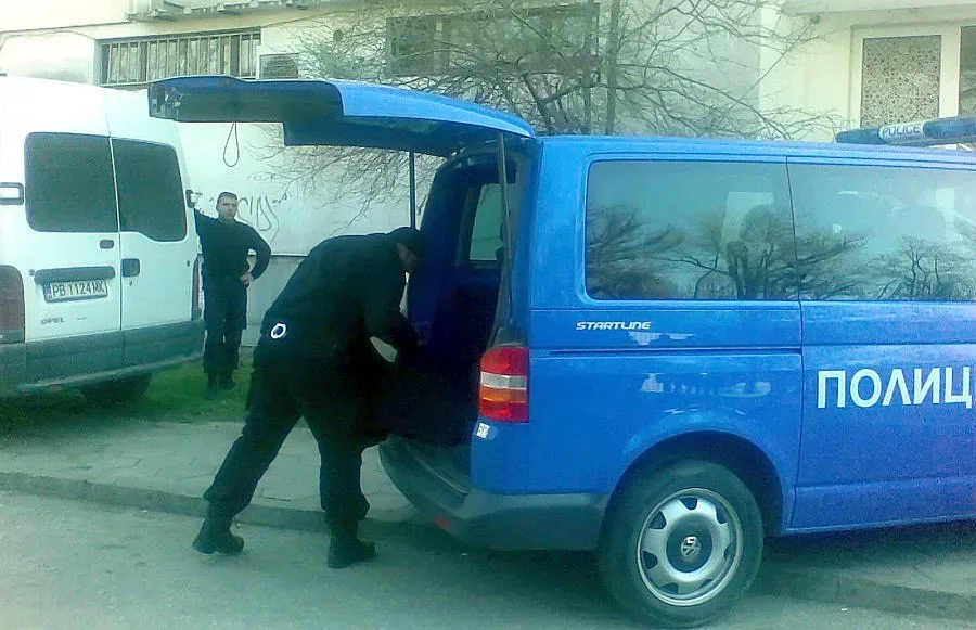 Полицаи ментета плъзнаха по морето