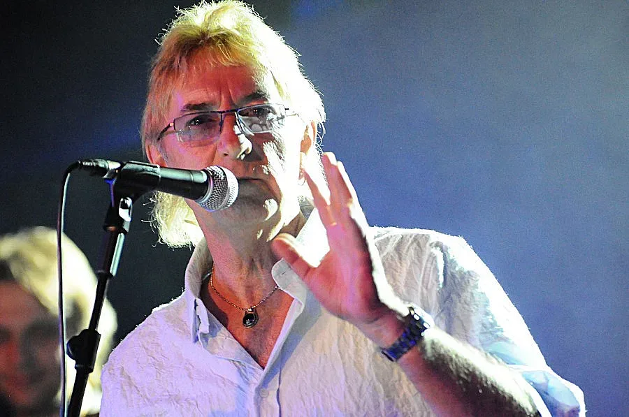 Джон Лоутън забива в памет на Ангел и Павел