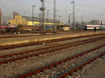 Железничари потушиха пожар край гара Телиш