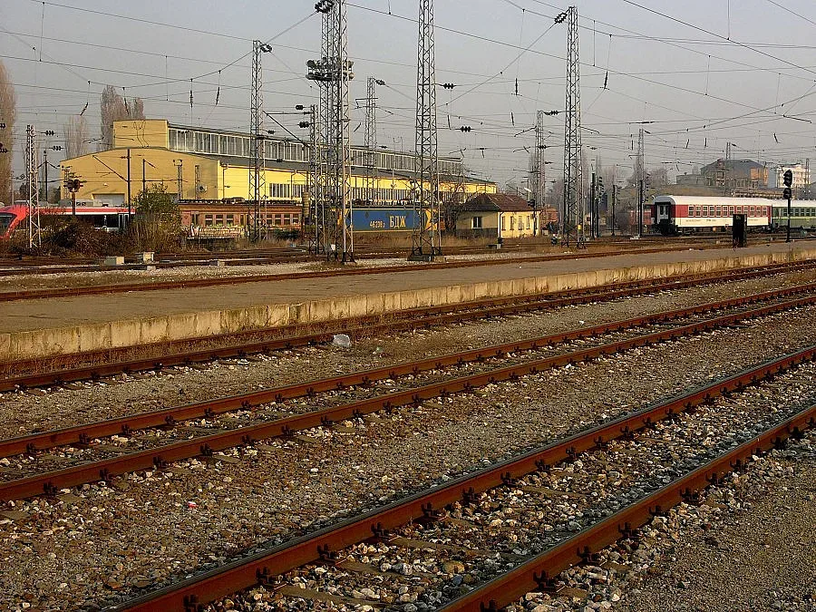 Железничари потушиха пожар край гара Телиш