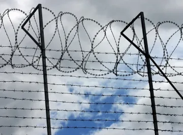 Осъдиха затворничка за измислен шамар