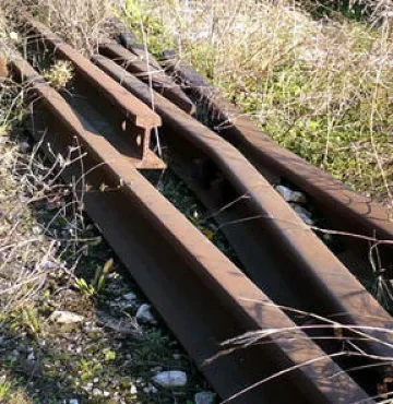 Железничари отмъкнали 145 м релси с кемпер