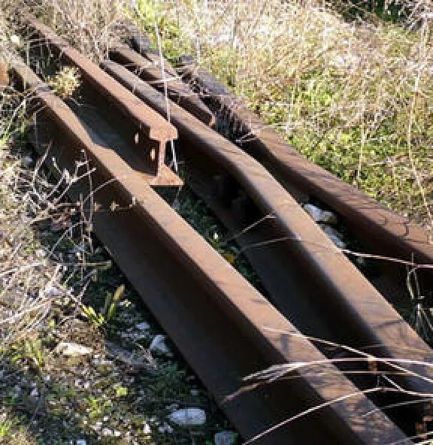 Железничари отмъкнали 145 м релси с кемпер