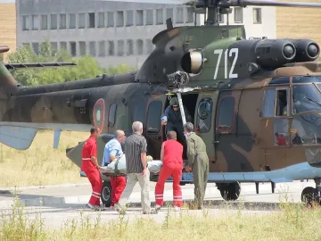 Военен хеликоптер превози ранените от взрива в Разград
