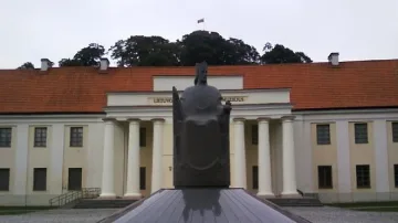 Българин оскверни паметник в Литва