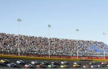 Гръмотевица уби зрител на НАСКАР