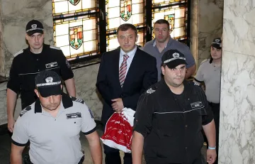 Гледат мярката на Алексей Петров