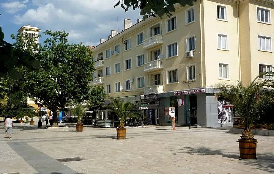 Край на прашния сезон в центъра на Сливен