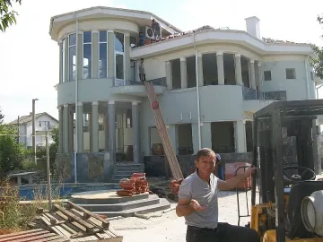 Цар Киро вдига по-големи дворци