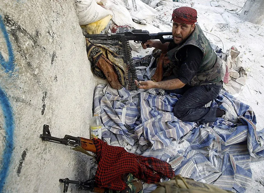 Бунтовниците в Сирия пленяват танкове