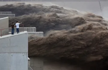 Близо 2 млн. китайци са пострадали от наводненията