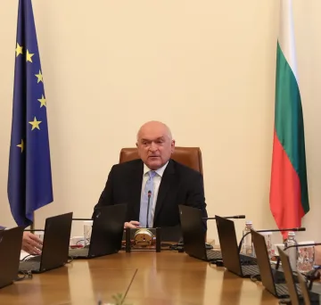 Главчев с последна информация за пожарите в страната