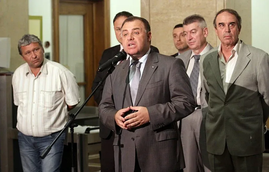 Найденов с четири мерки за животновъдите