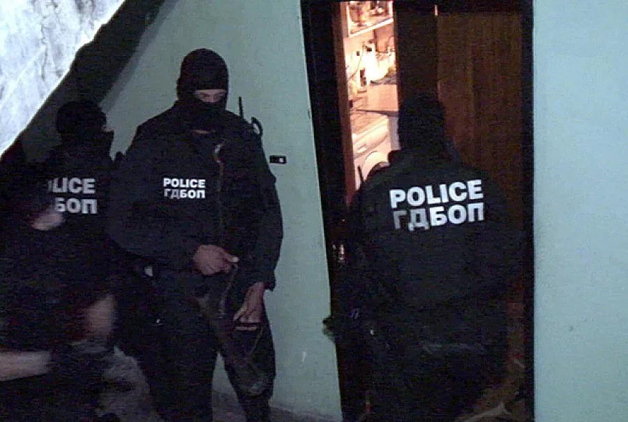 Хванаха киберпедофил, лъгал момичета в нета