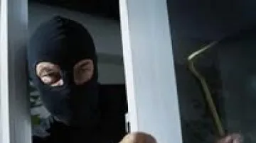 МВР съветва: Сложете здрави врати с две ключалки против крадци