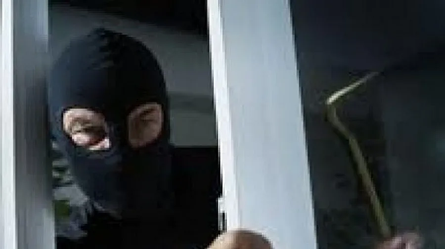 МВР съветва: Сложете здрави врати с две ключалки против крадци