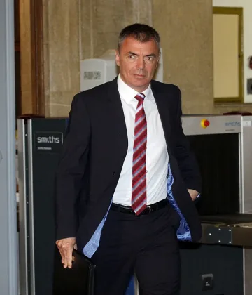 Спецслужбите подхванаха фалшивите дипломи