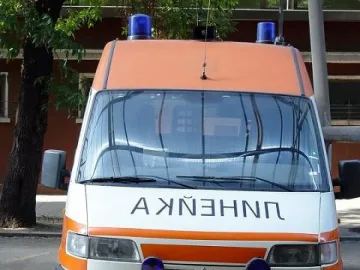 Бесен рокер без книжка помете четирима на тротоара в Приморско
