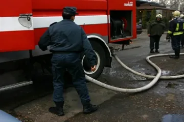 Пожар изпепели бар и магазини на Златните