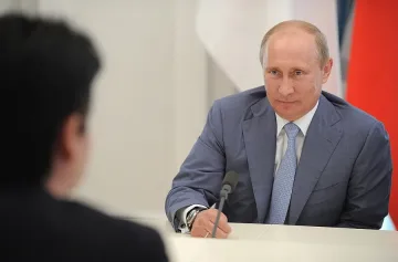 Подариха на Путин и японско куче