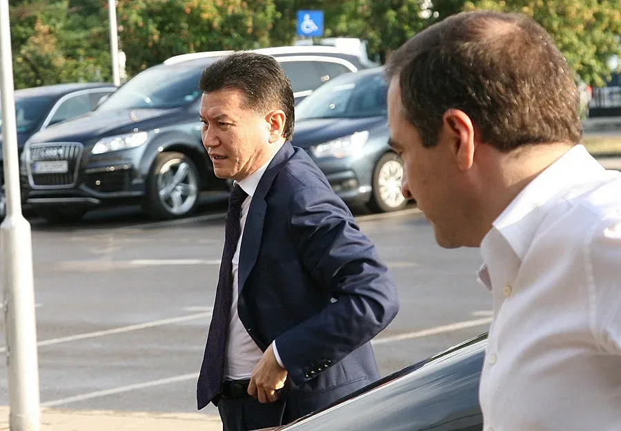 Илюмжинов взе "Петрол Холдинг"