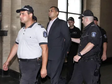 Ексдепутатът Аврамов остава зад решетките 