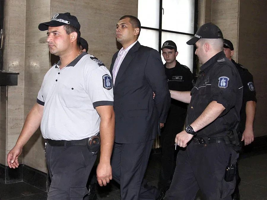 Ексдепутатът Аврамов остава зад решетките