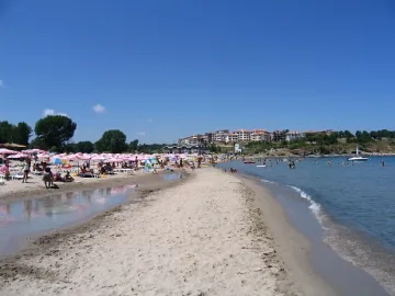 Морето погълна поляк на плаж "Нестинарка"