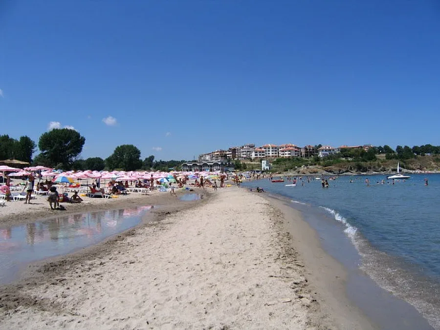 Морето погълна поляк на плаж "Нестинарка"