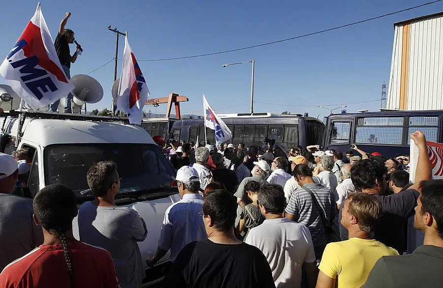 Гърция закрива държавни предприятия