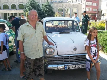 Поршета и москвичи на ретро парад у нас