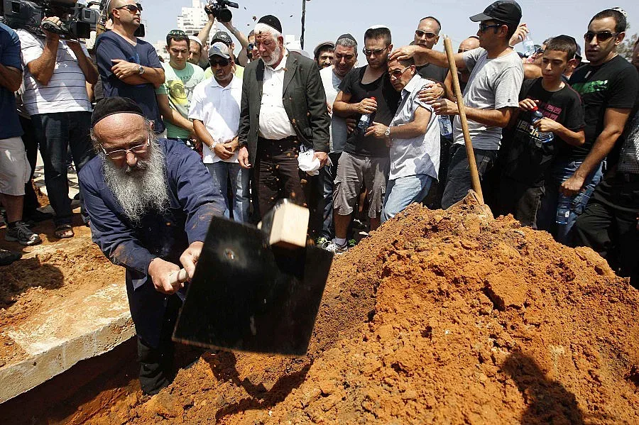 Да почетем жертвите