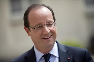 Отрязаха заплатата на Оланд с 30%