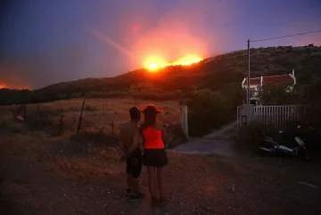 Пожари изправиха Гърция на нокти