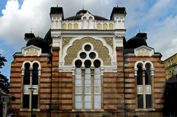 Извънредна охрана за синагогата и посолството на Израел