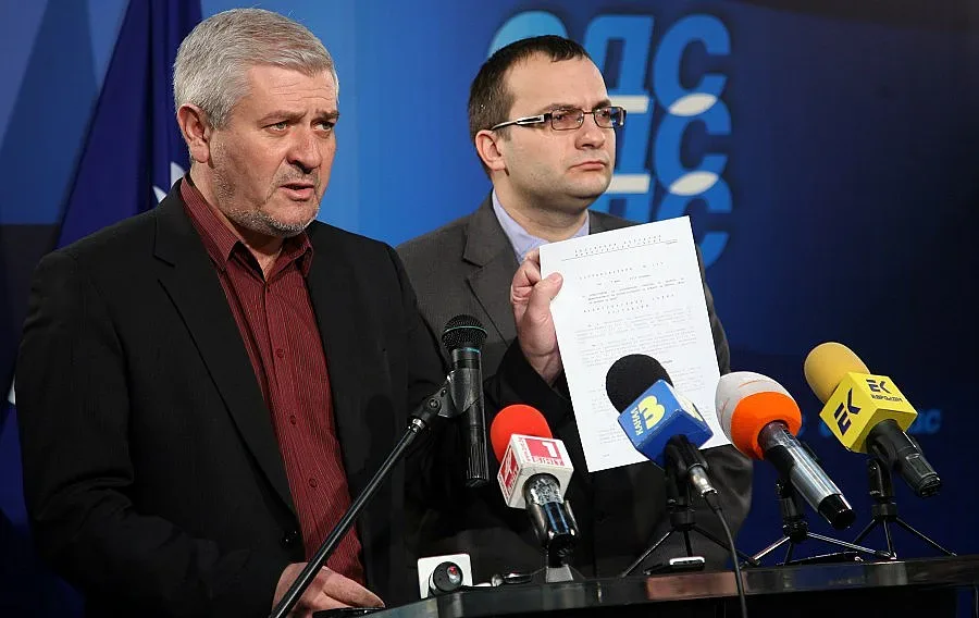 Сините искат главата на вицепремиера Цветанов