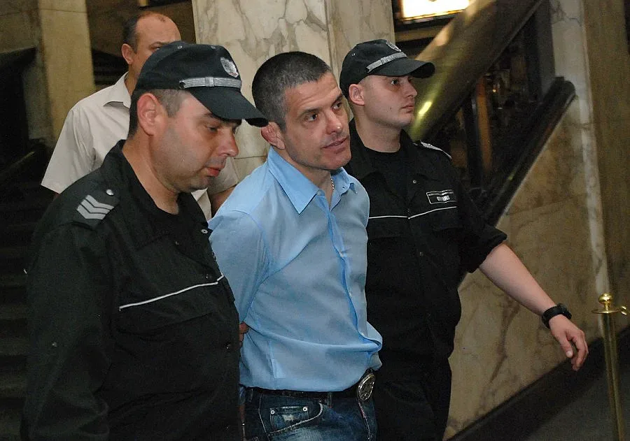 Брендо заминава за Италия