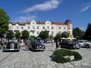 Наши ретро коли на изложба в Гърция
