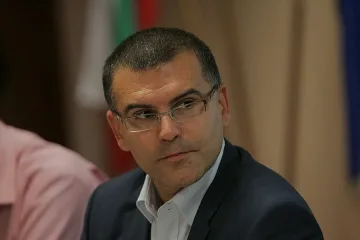 Стара книга и сребърна чаша за ЧРД на Дянков