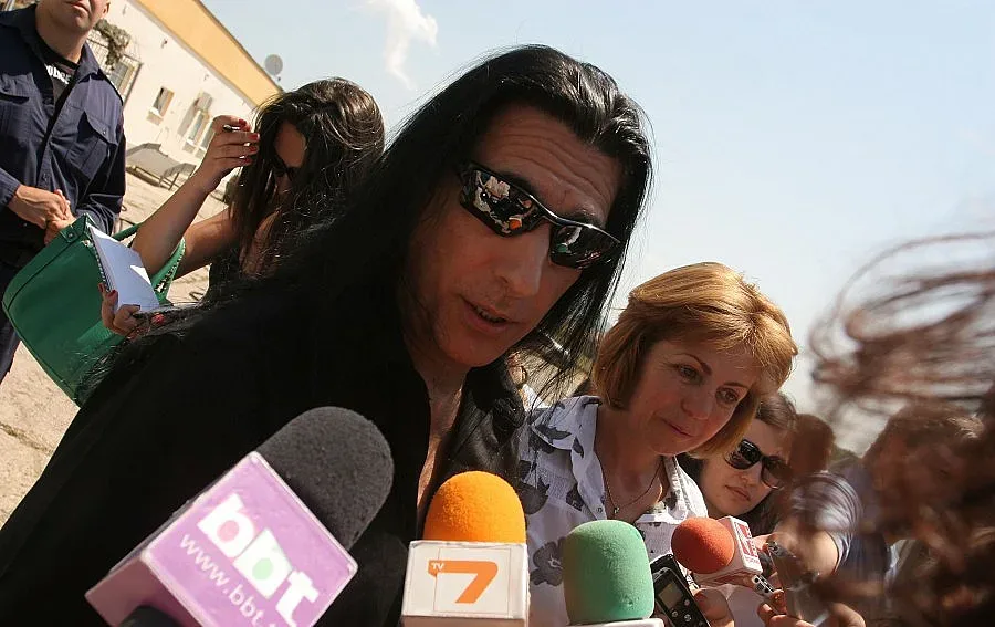Manowar помага на Фандъкова за кучетата