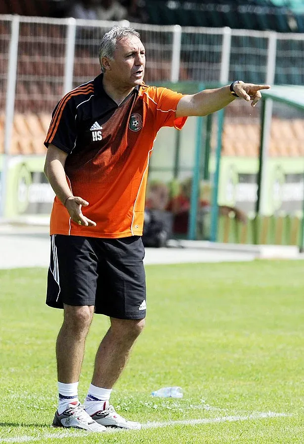 Стоичков кани червен депутат на воаяж в Балкана