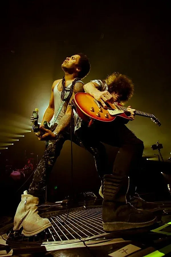 Лени Кравиц изкусил бившата на Клуни