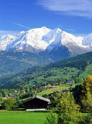 Девет загинали при падането на лавина в Алпите