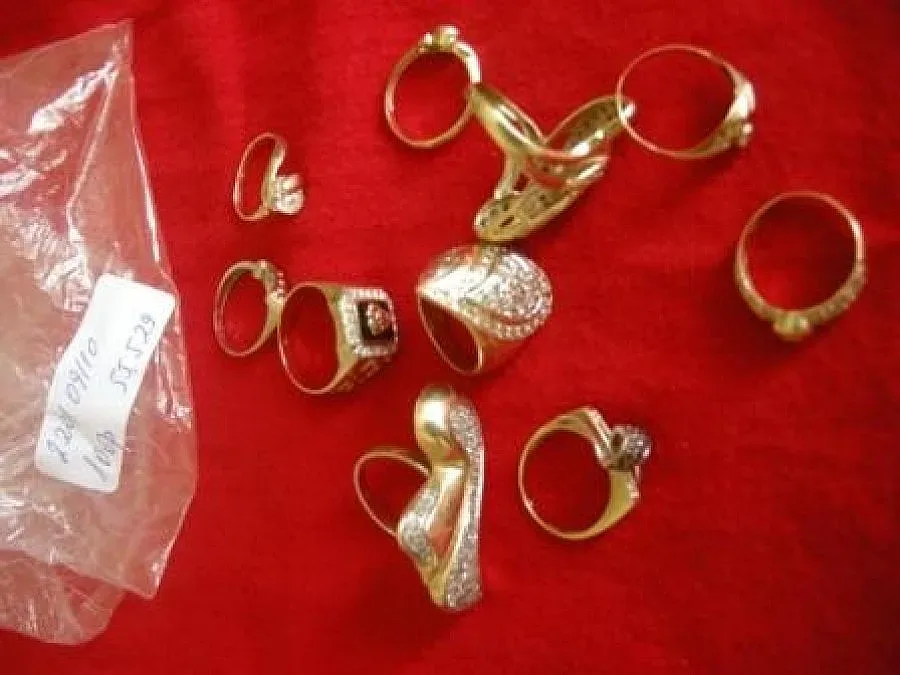 Данъчните пускат 5 кг златни бижута на търг