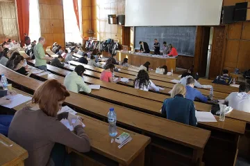 Кандидатите за журналистика в УНСС пишат за болестите на икономиката и втората употреба